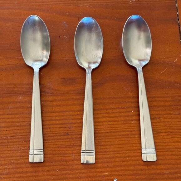 Vintage Oneida Amsterdam Stainless Steel Soup Spoons Set Of 3 - Picture 1 of 2